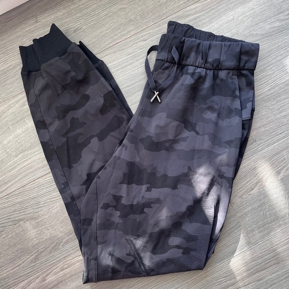 lululemon camo jogger size 6, 27" inseam comfy casual athletic - Picture 1 of 1